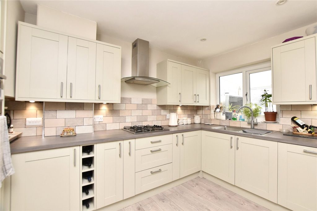 Property photo 1 of 18 Kitchen