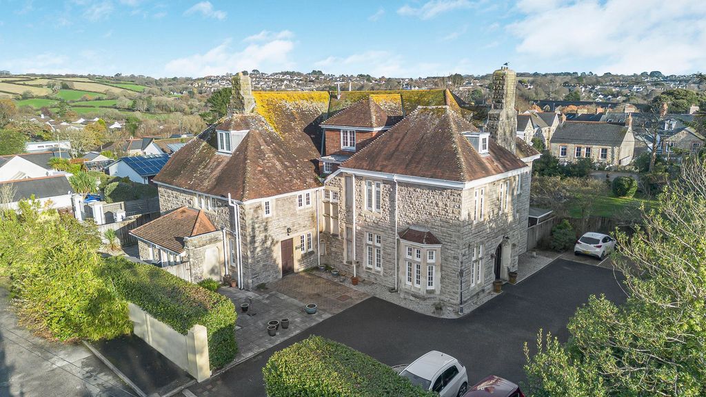 Property photo 1 of 18