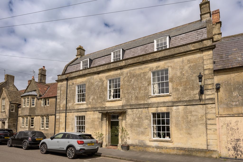 Property photo 1 of 20 Facade