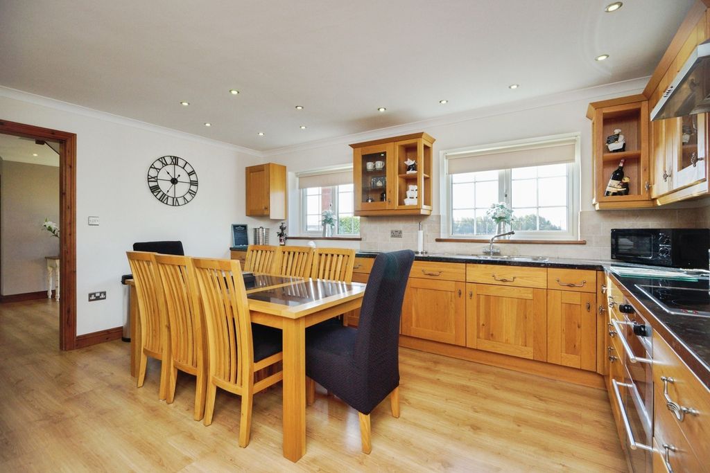 Property photo 3 of 35 Pbox-Img.Jpg