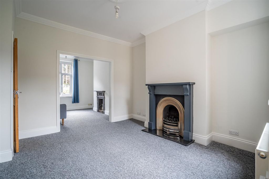 Property photo 2 of 10 St-3.Jpg