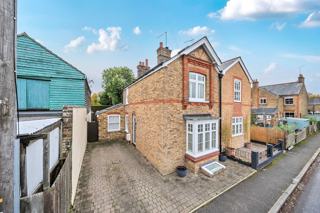 Property photo 1 of 14 External - Front Aspect