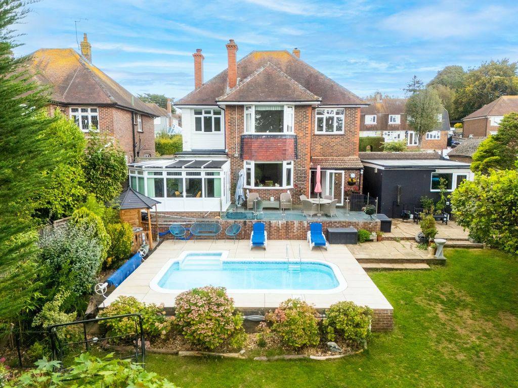 Property photo 2 of 27