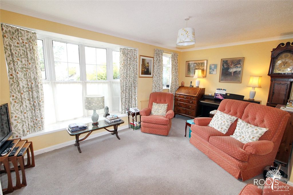 Property photo 3 of 18 Sitting Room
