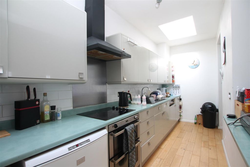 Property photo 2 of 5 Kitchen