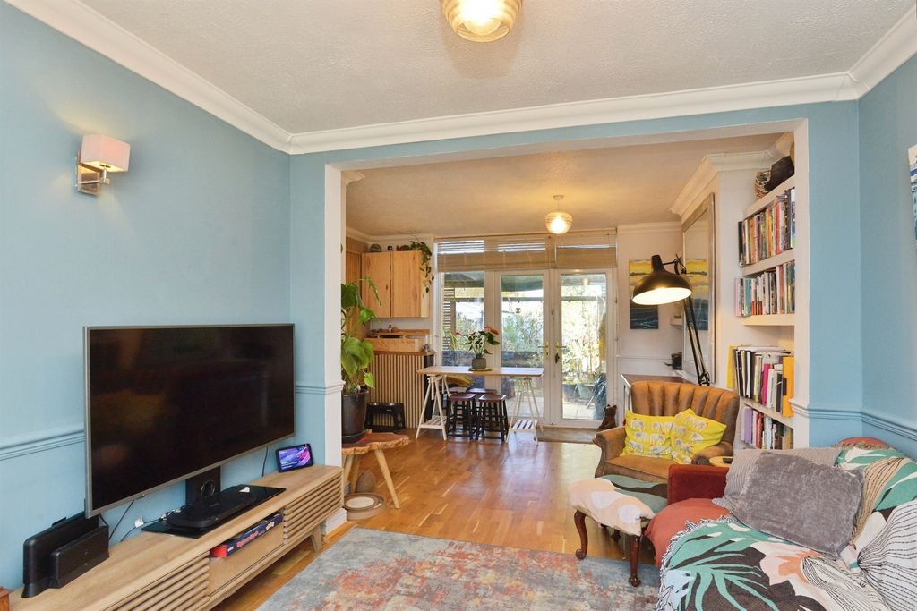 Property photo 3 of 17