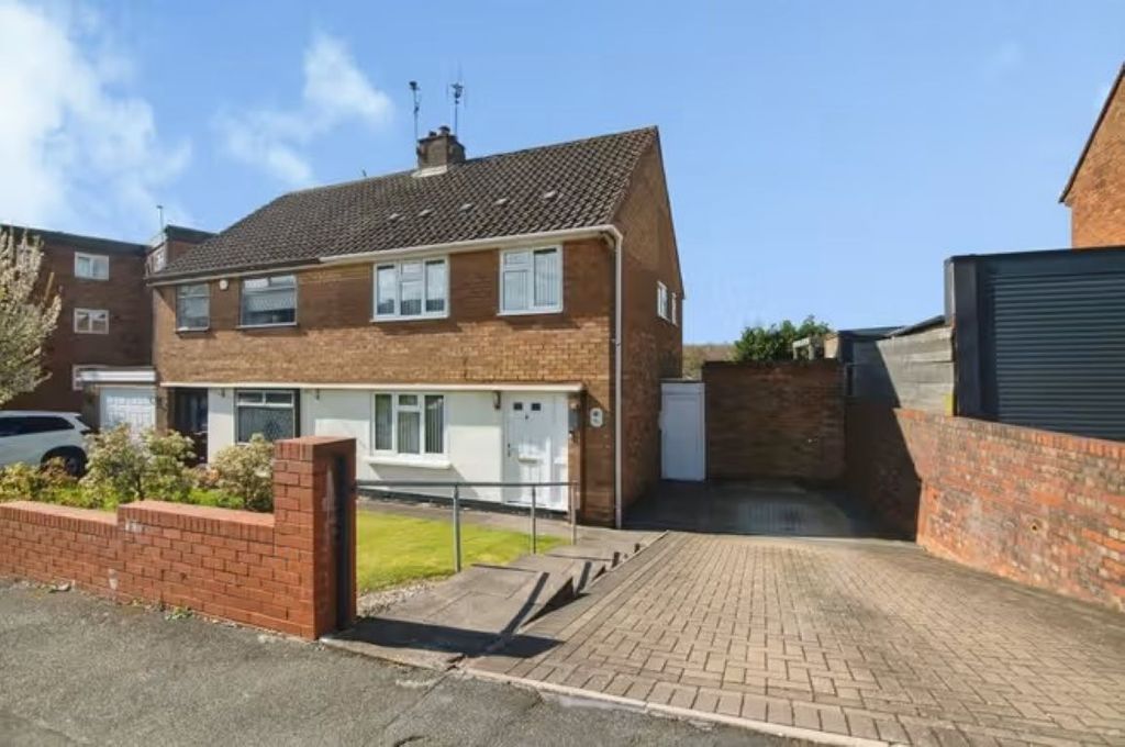 Property photo 1 of 12