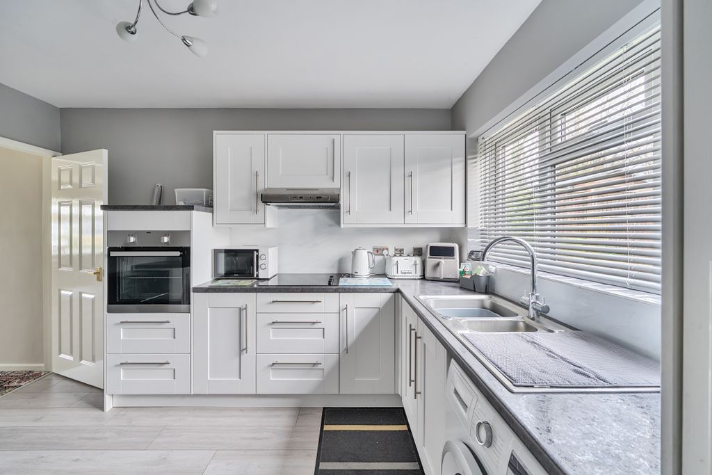 Property photo 3 of 10 14037606697244c7A995E