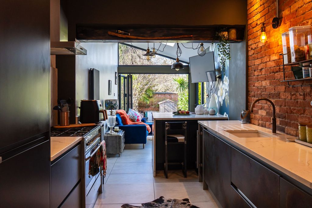 Property photo 2 of 38