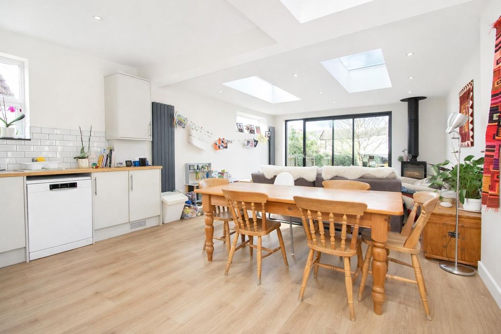 Property photo 2 of 19 Din.Jpg