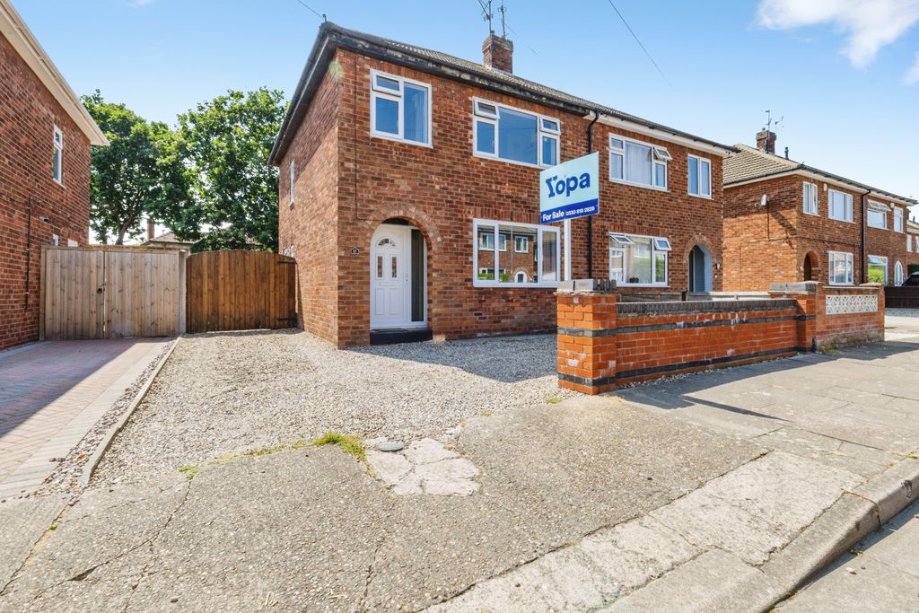 Property photo 1 of 17 2026-07-09-17Lansdowneavenue027