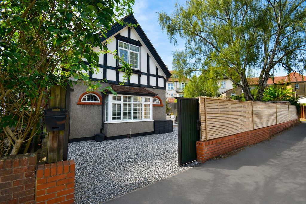 Property photo 1 of 17 94B95603-41F5-46F4-8d6E-981Fef5Db23F.Png