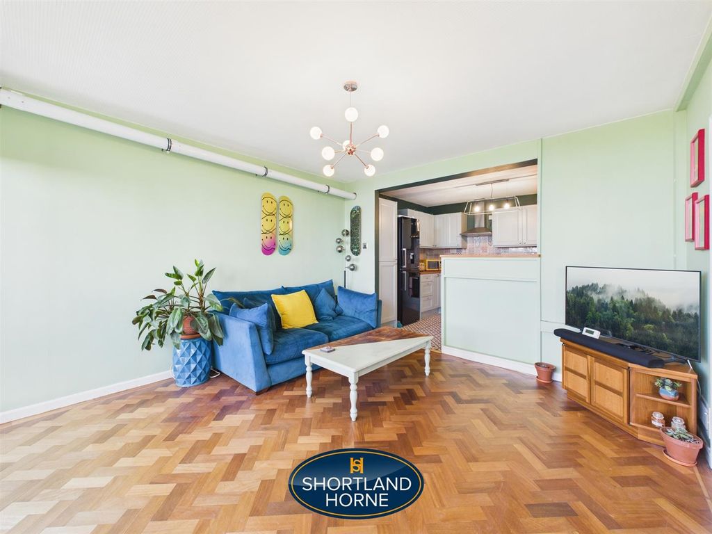 Property photo 3 of 16 Cam04377G0-Pr0159-Still010.Jpg