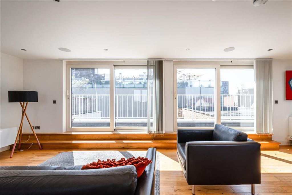 Property photo 3 of 20