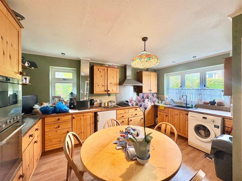 Property photo 3 of 13 Kitchen
