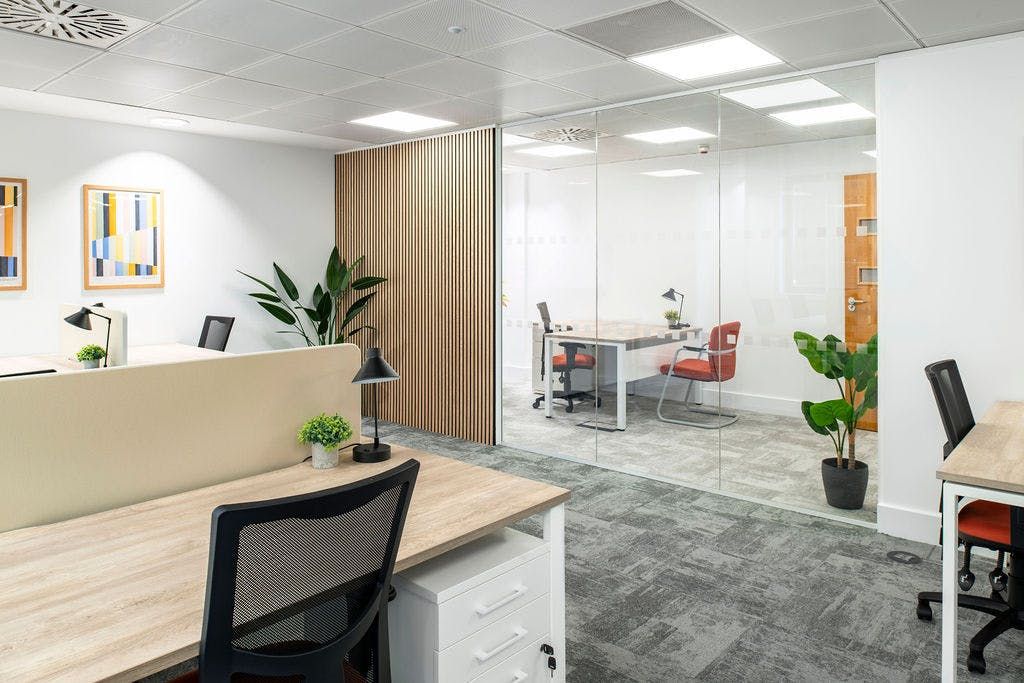 Property photo 3 of 26 Wpv_Livery_Fittedsuite4.Jpg