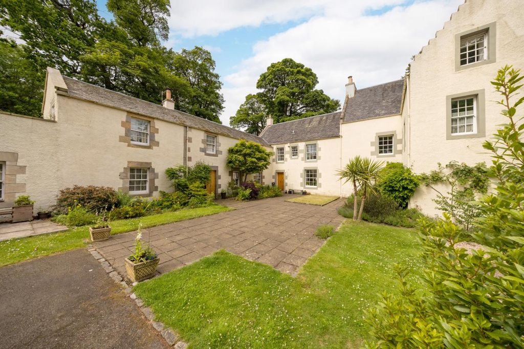 Property photo 1 of 28