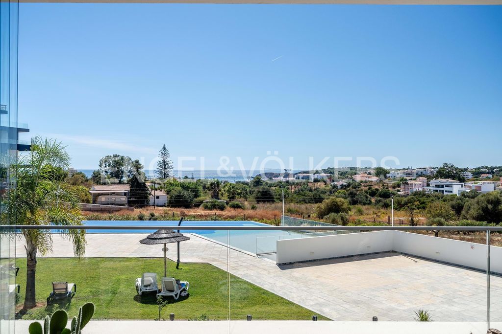 Property photo 3 of 32