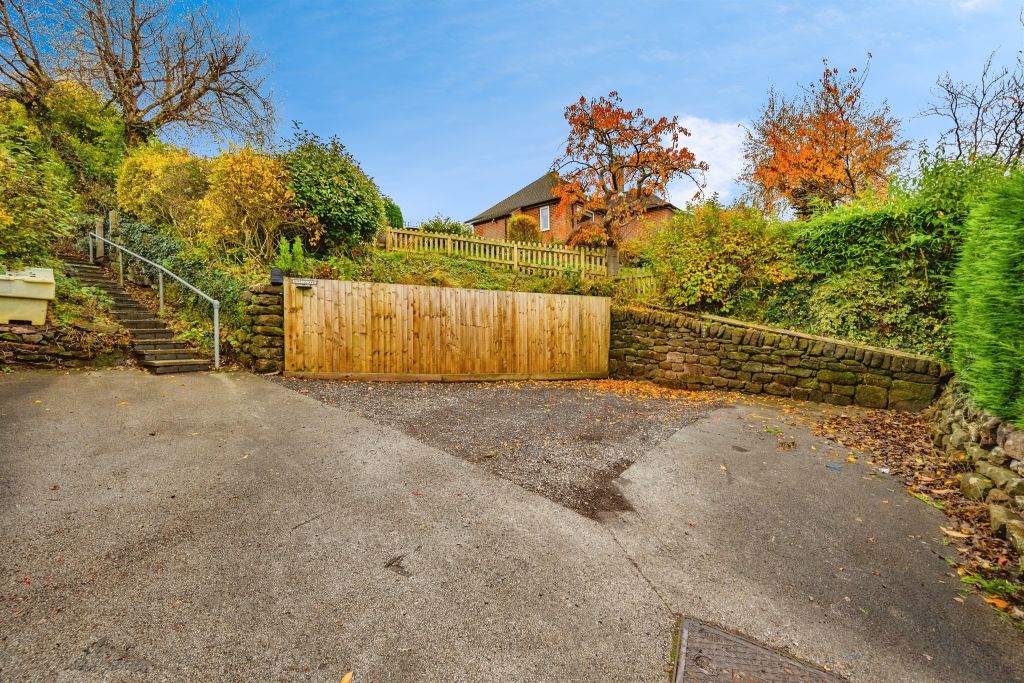 Property photo 2 of 17 Parking: