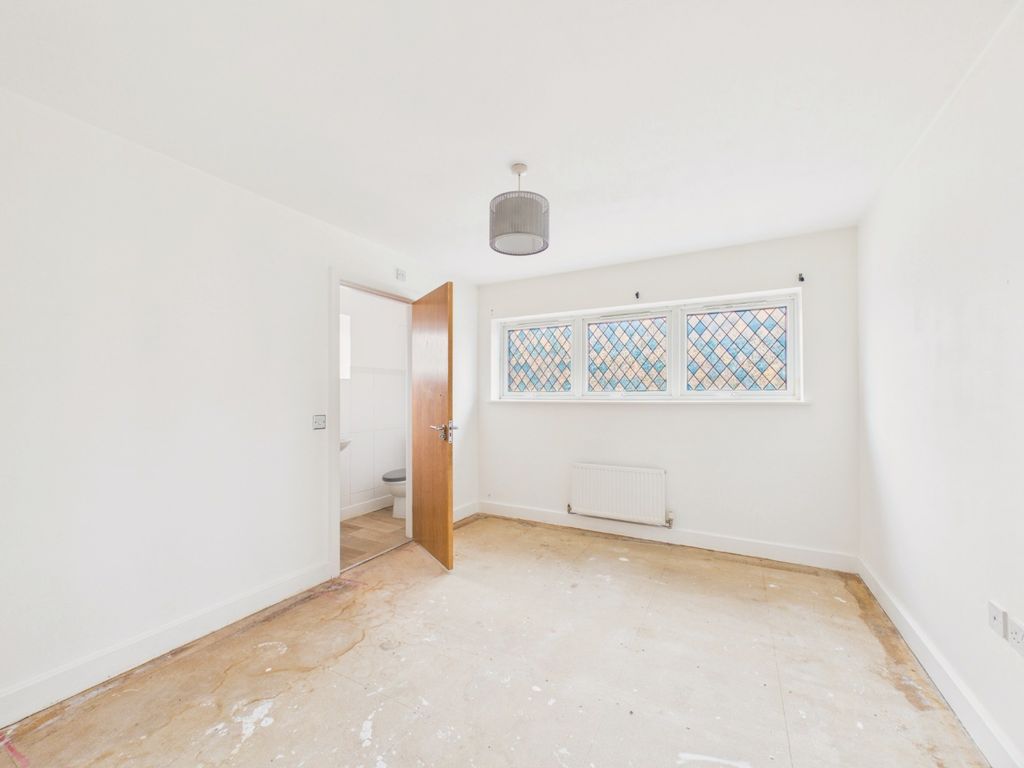 Property photo 3 of 12 5199857