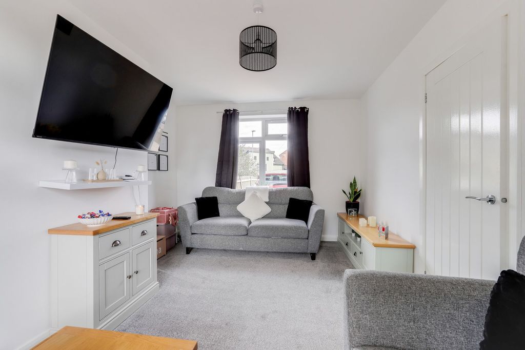 Property photo 2 of 24