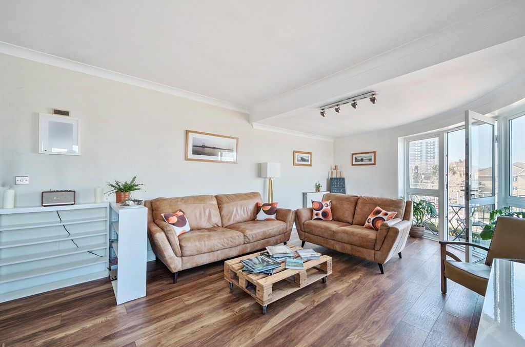 Property photo 3 of 16 Picture No. 14