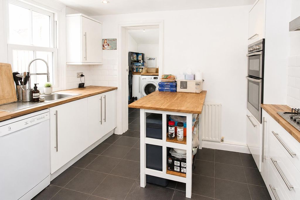 Property photo 3 of 22 Kit.Png