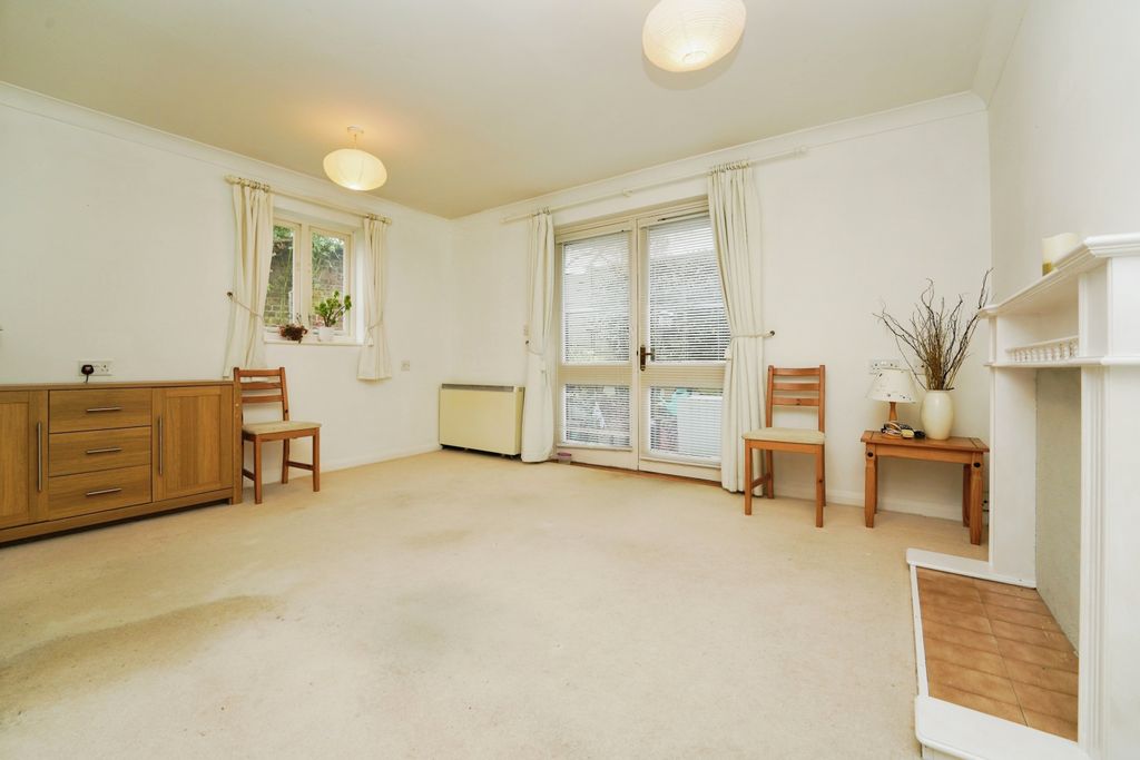 Property photo 2 of 10 Lounge