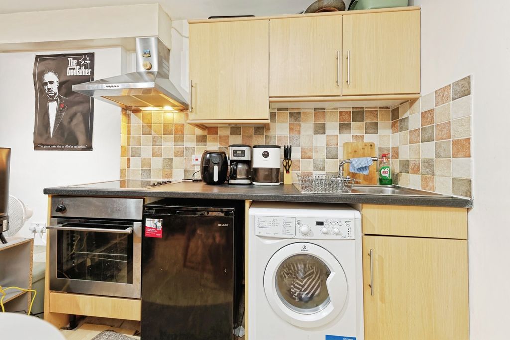 Property photo 2 of 17 Photo