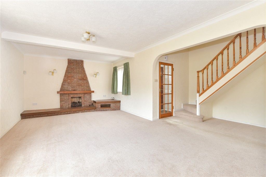 Property photo 3 of 16 Lounge