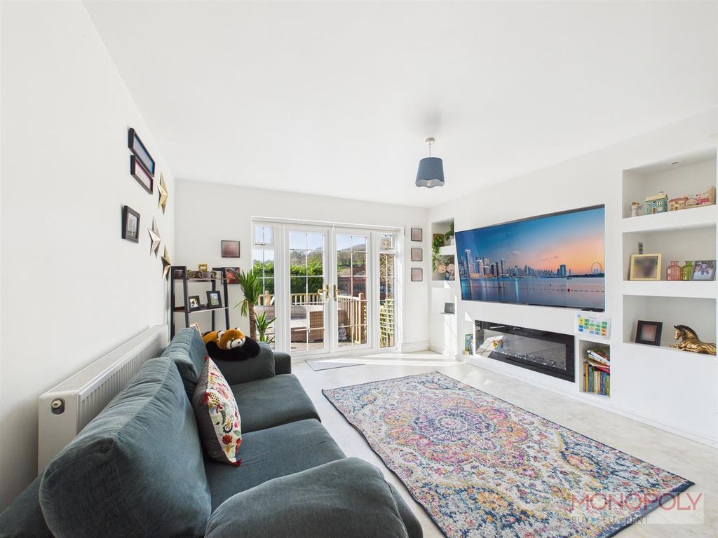 Property photo 3 of 47 Cam04439G0-Pr0241-Still029.Jpg