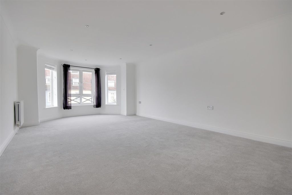 Property photo 2 of 9 Living Room.Jpg