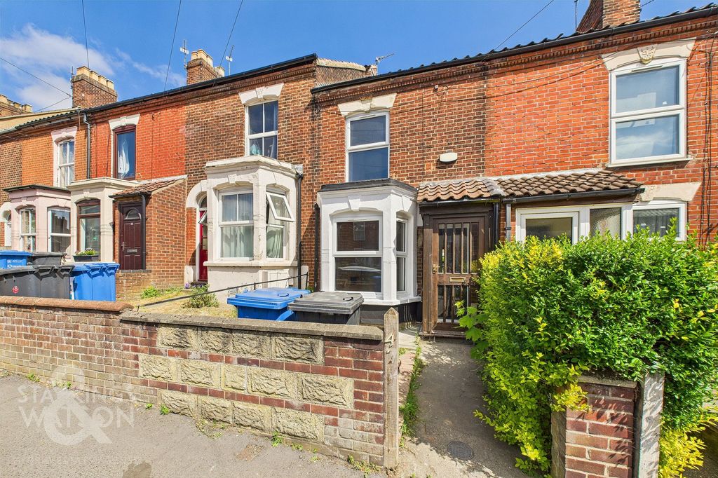Property photo 1 of 17