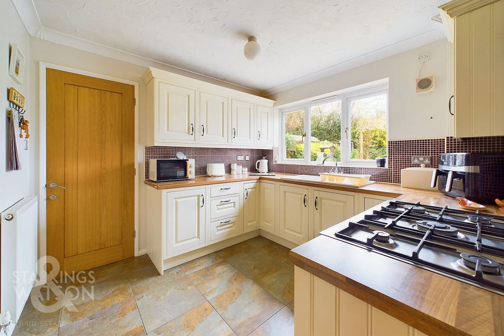 Property photo 2 of 23