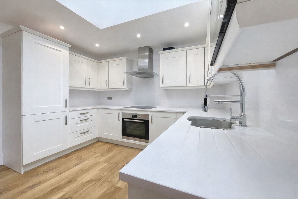 Property photo 2 of 15 4960152