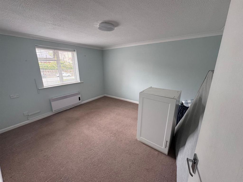 Additional image 4 of 1 bed flat for saleTavistock Road, Launceston PL15