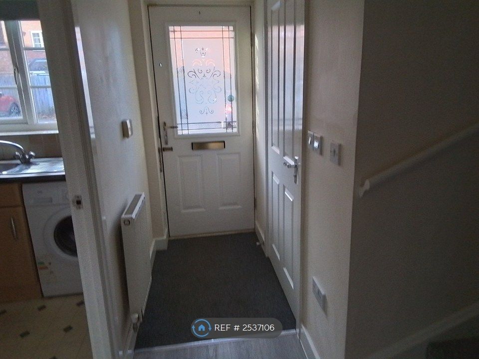 Property photo 2 of 16 Hallway