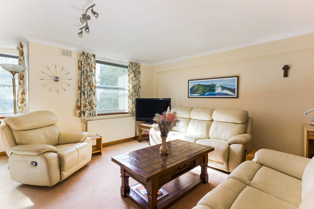 Property photo 3 of 10 98586_Flat 4 42 Great Smith Street (9)