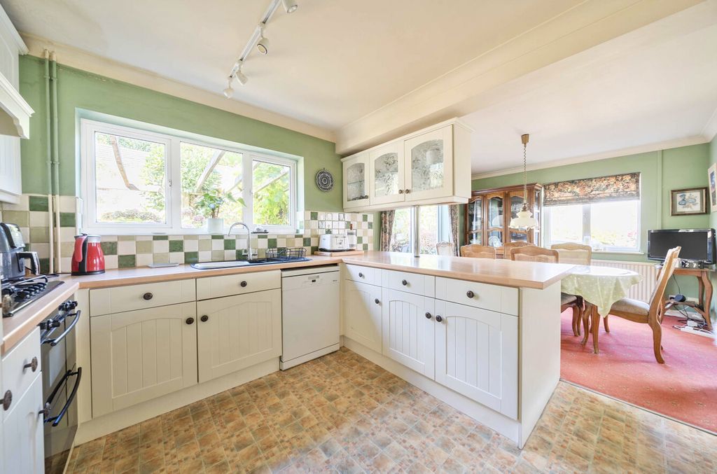 Property photo 3 of 27 Kitchen/Dining