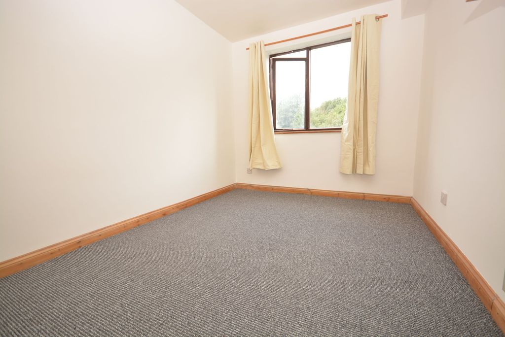 Property photo 2 of 5 Bedroom