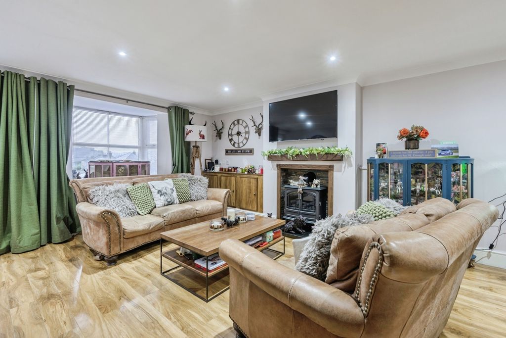 Property photo 2 of 18 Pbox-Img.Jpg