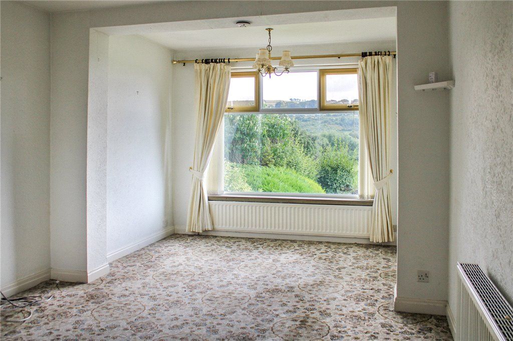 Property photo 3 of 10 Dining Room