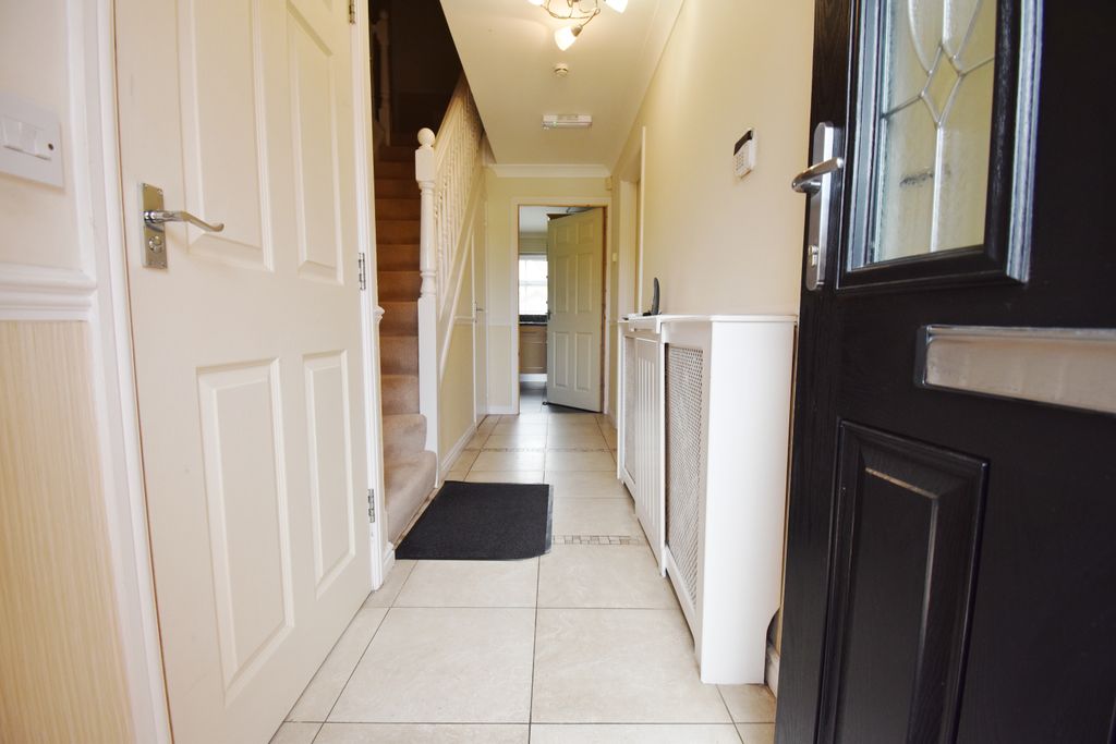 Property photo 2 of 24 Entrance Hall