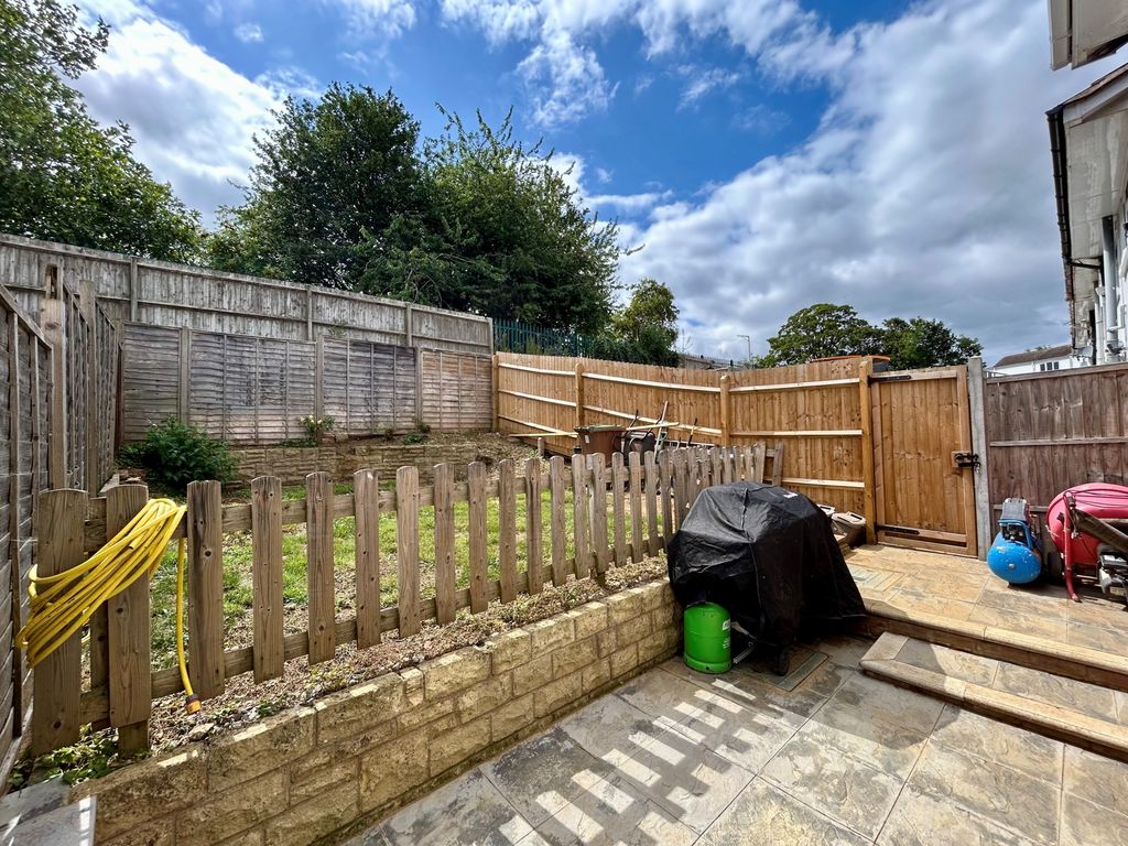 Property photo 3 of 12 Garden