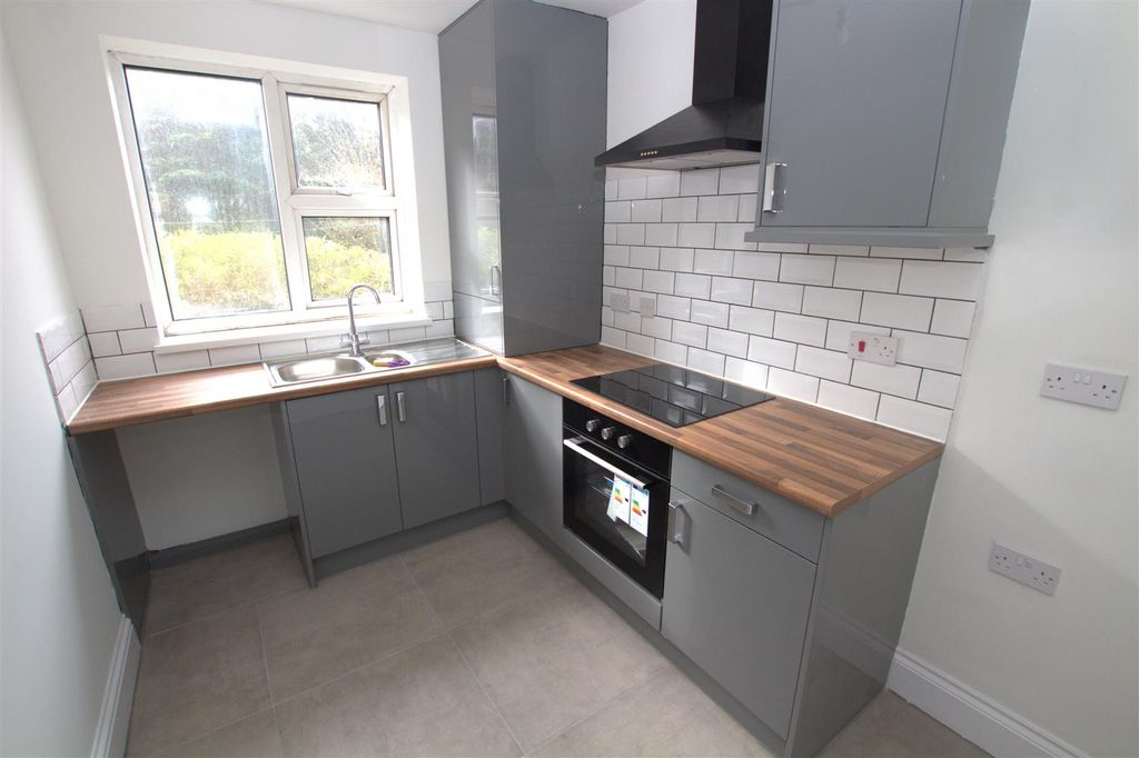 Property photo 1 of 7 Kitchen .Jpg