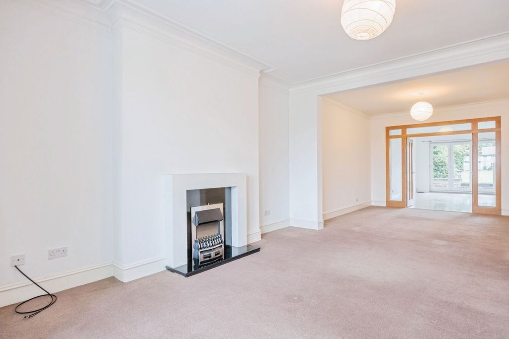 Property photo 2 of 33