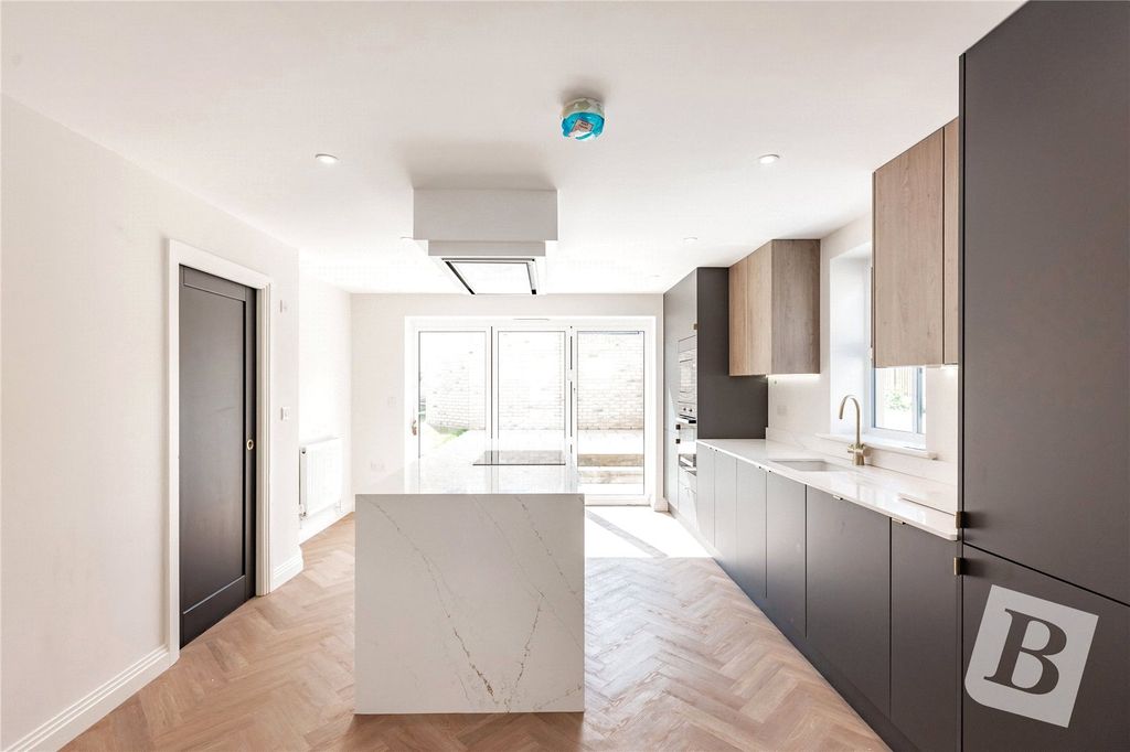 Property photo 2 of 16 Kitchen