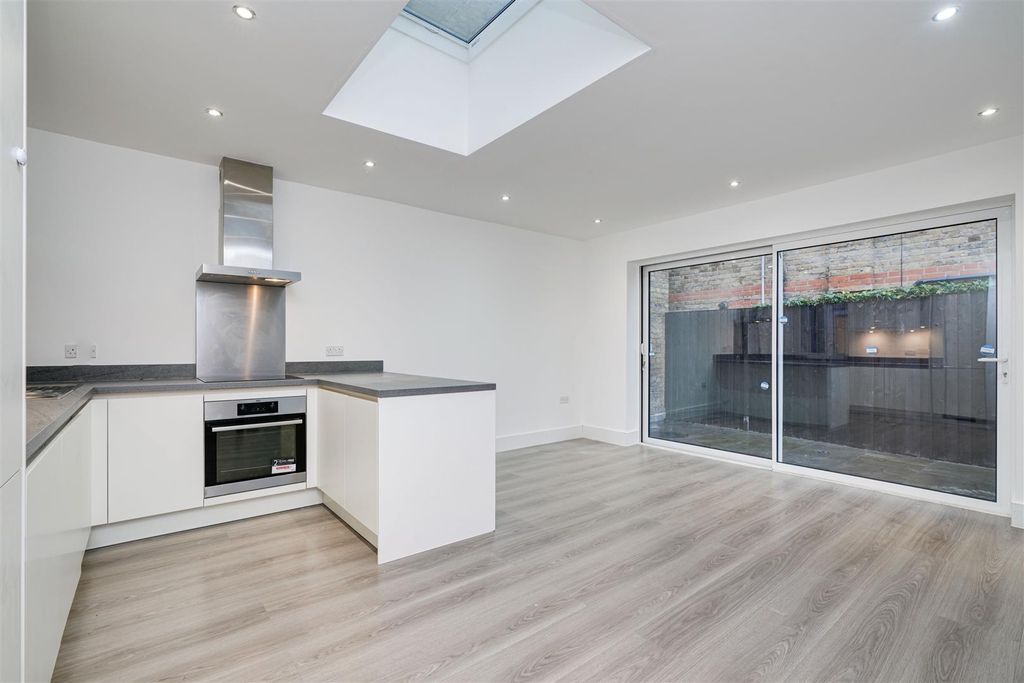 Property photo 2 of 9