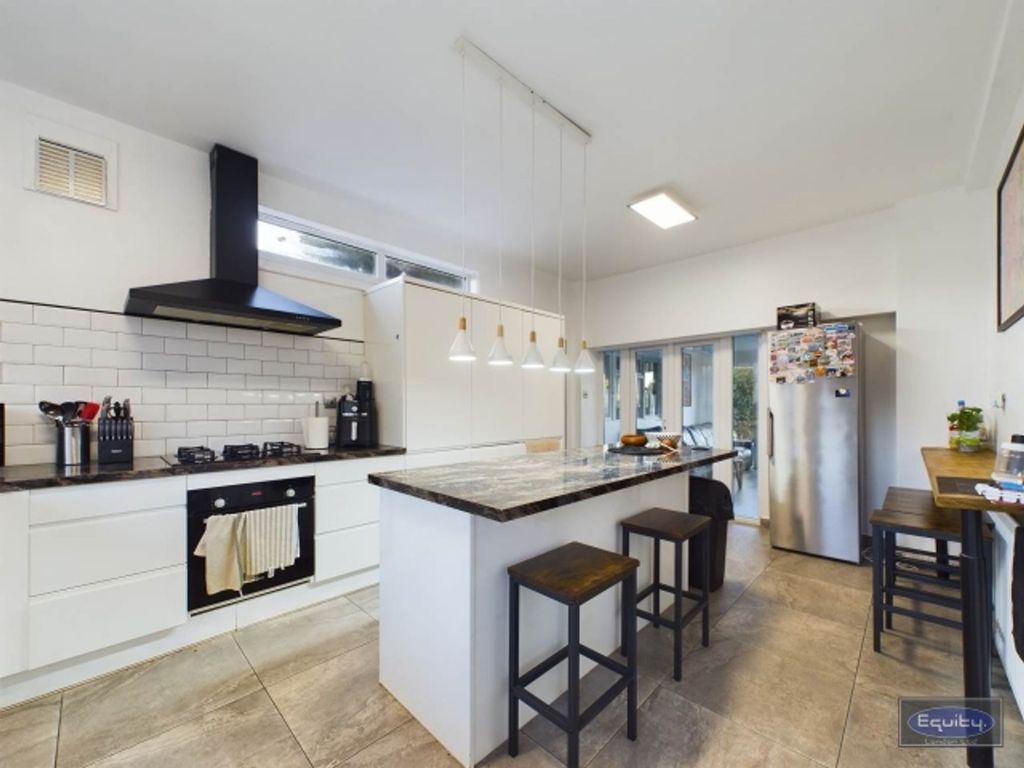 Property photo 2 of 11 Kitchen