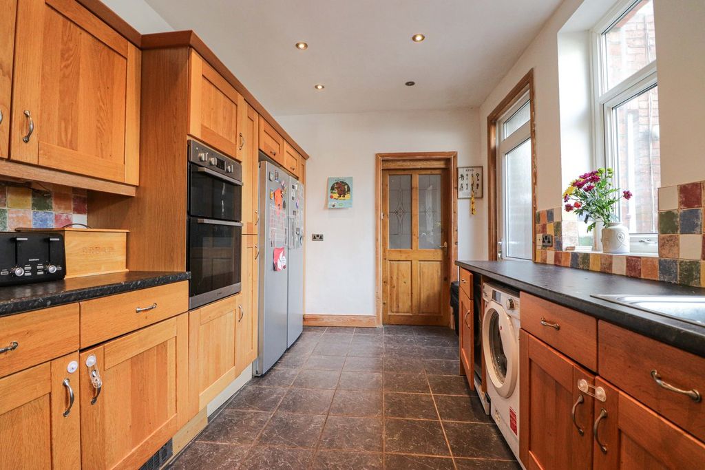 Property photo 2 of 22 Kitchen